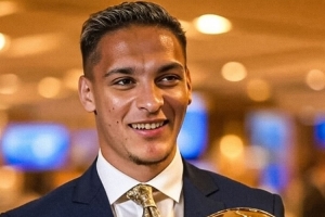 外媒愚人节新闻：安东尼成为金球奖第二热门，仅次于拉菲尼亚