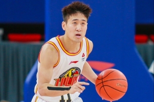 难阻失利！姜伟泽三分8中4&amp;罚球2中2 得到18分2板4助