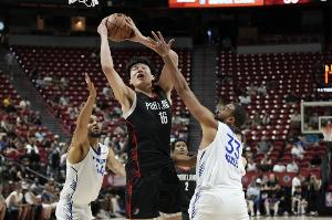 曾令旭:杨瀚森在场时开拓者阵地进攻很有节奏 一下场全是一打一