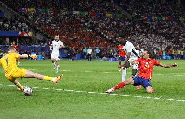 华体会体育官网app-重伤归来攻入绝杀制胜球！奥亚萨瓦尔诠释天道酬勤