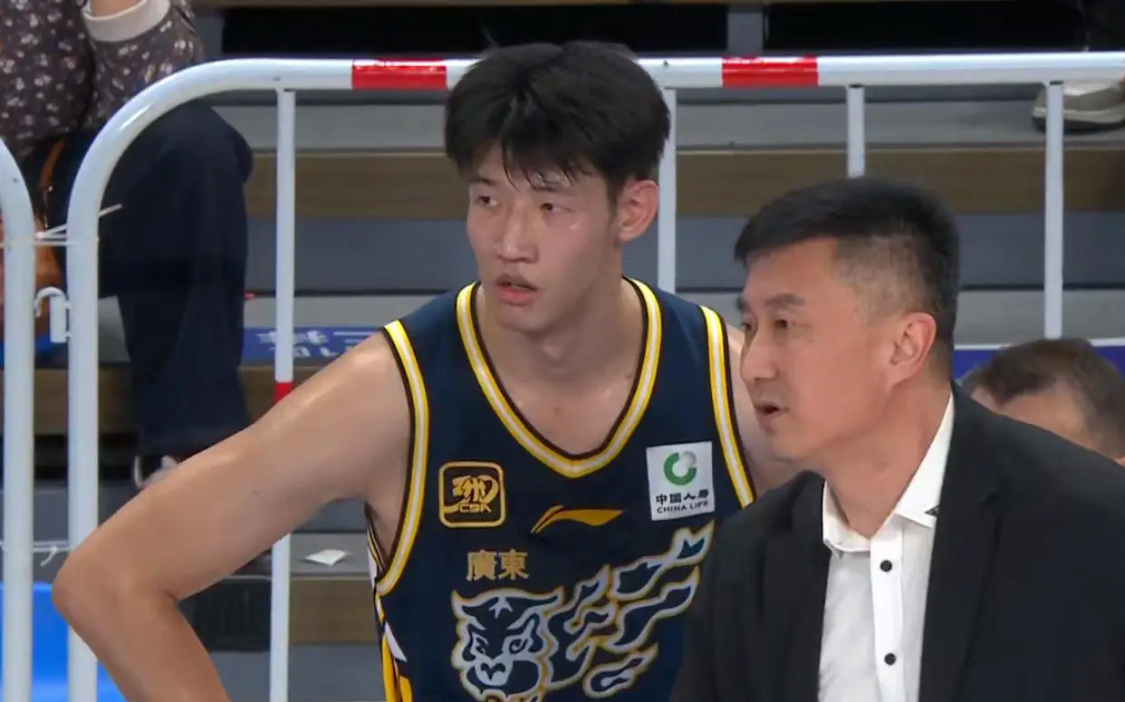上半场独砍10分,下半场却几乎被DNP,球迷:你也指着杜锋骂一次